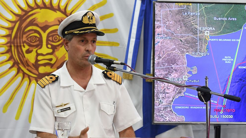 El vocero de la Armada, Enrique Balbi, informó sobre un plan B en la búsqueda. (Télam)