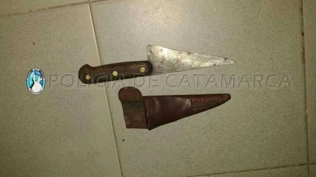 El atacante usó este puñal. (gentileza policía de Catamarca)