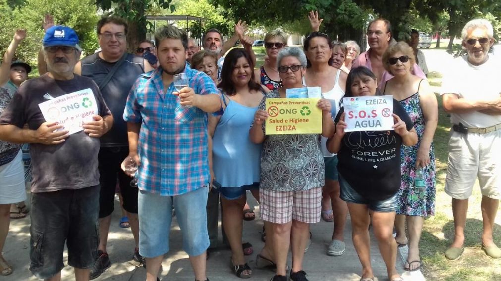 El triste reclamo de los vecinos, que saben que están poniendo en riesgo su salud.