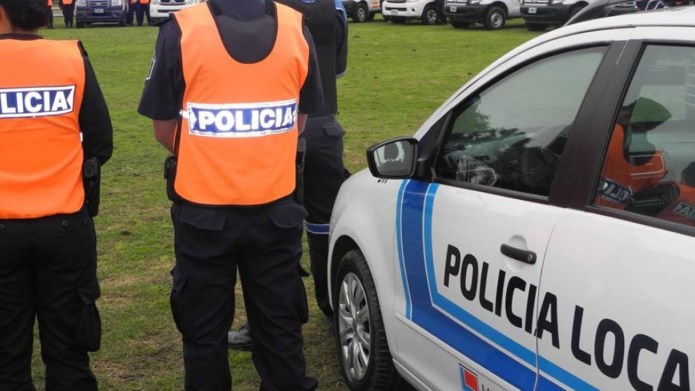 El cuerpo fue hallado en descomposición el costado de una calle.