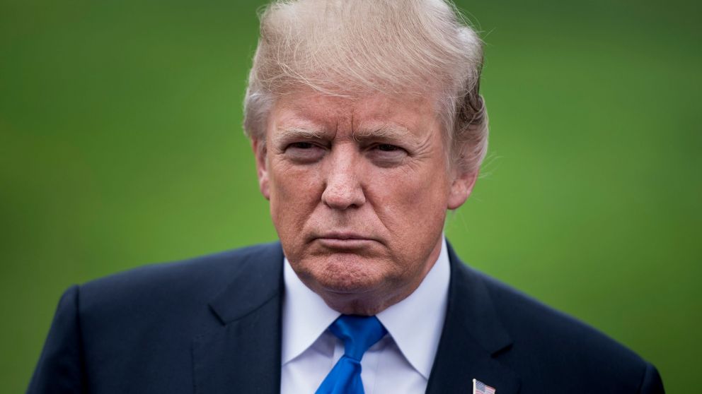 El presidente yanqui acusó al organismo de usar un informe pago por Hillary (AFP).