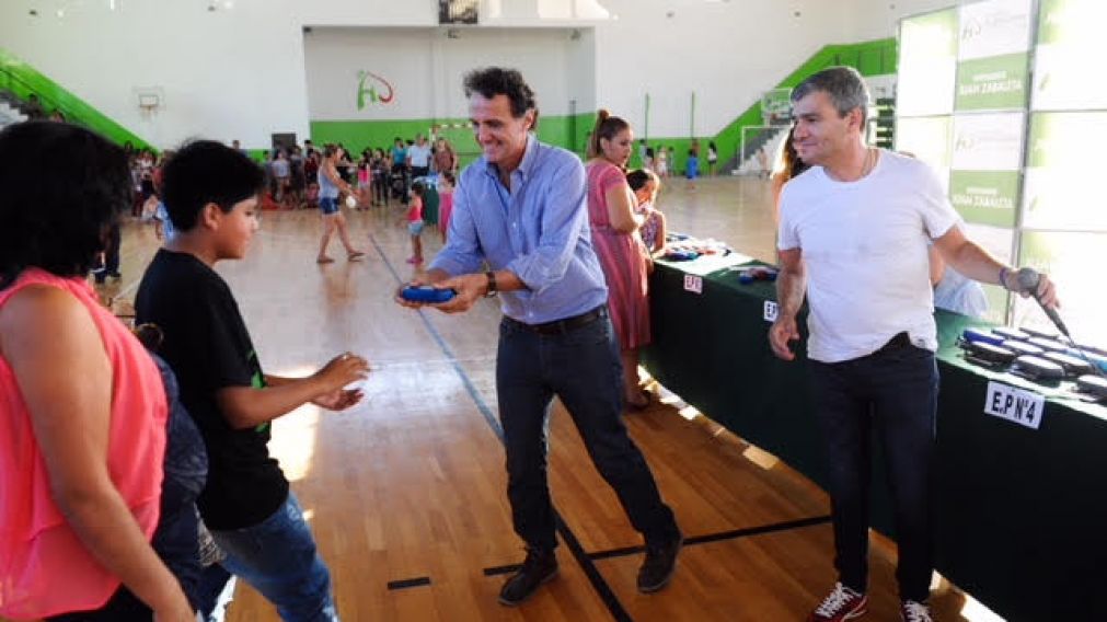 Realizaron la entrega a chicos de escuelas públicas primarias.