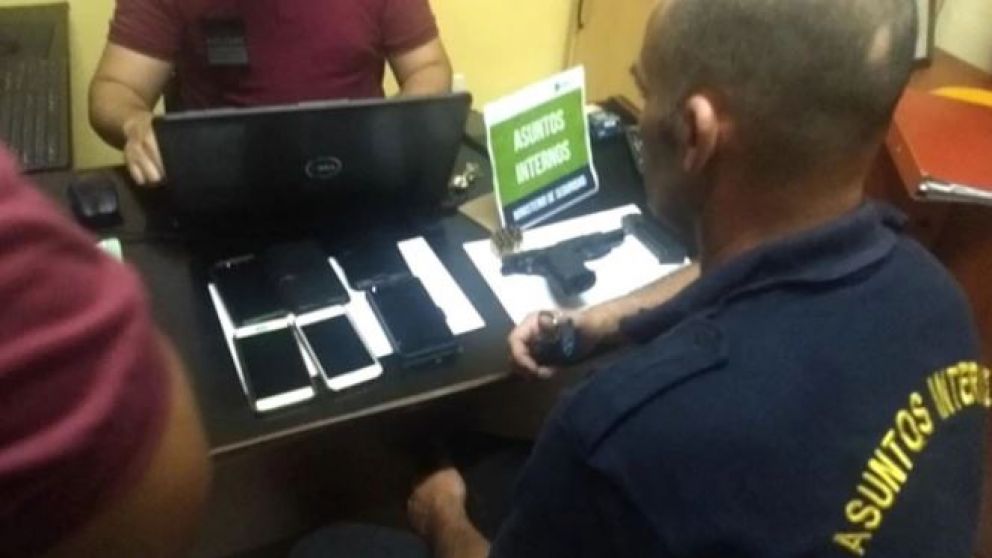 Entre los detenidos hay un comisario inspector.