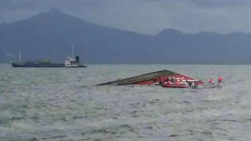 Se hundió ferry con 251 personas en Filipinas