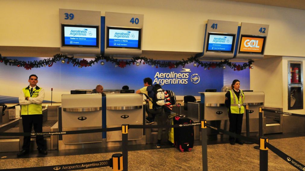 La maleta sospechosa estaba en uno de los mostradores de Aerolíneas (Ramella/Crónica/Archivo).