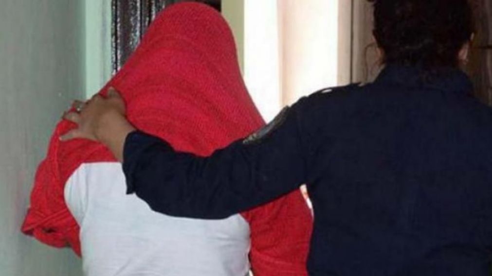 Se trasladaban a la mujer que mató a su bebé. (tucumanalas7.com.ar)