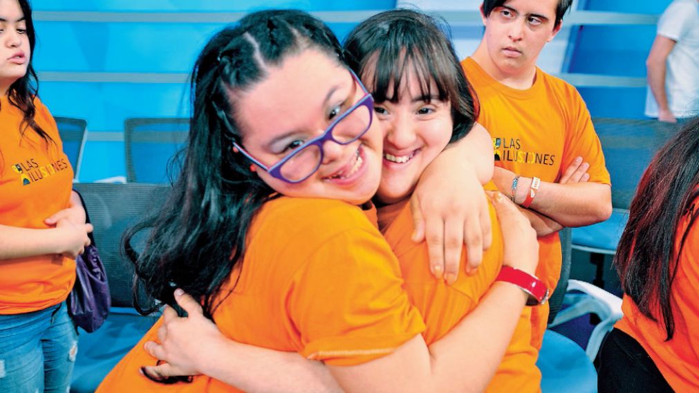 La buena onda de los chicos de "Las Ilusiones", que hacen teatro inclusivo, fue una constante durante la jornada (C. Ventura / Crónica).