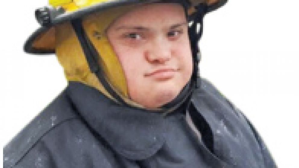 Álvaro luchó por su sueño y se convirtió en bombero