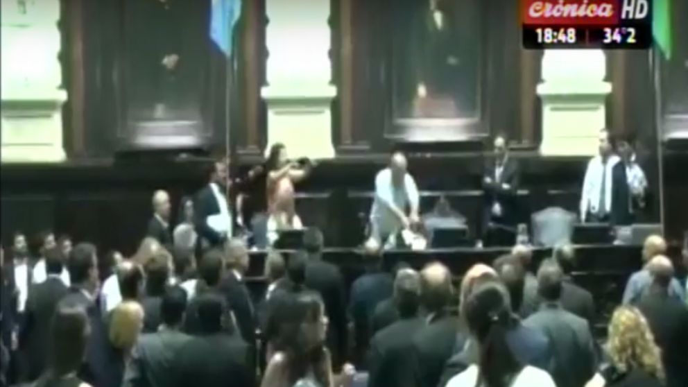 Intendente de Ensenada entró "a lo guapo" a la Legislatura