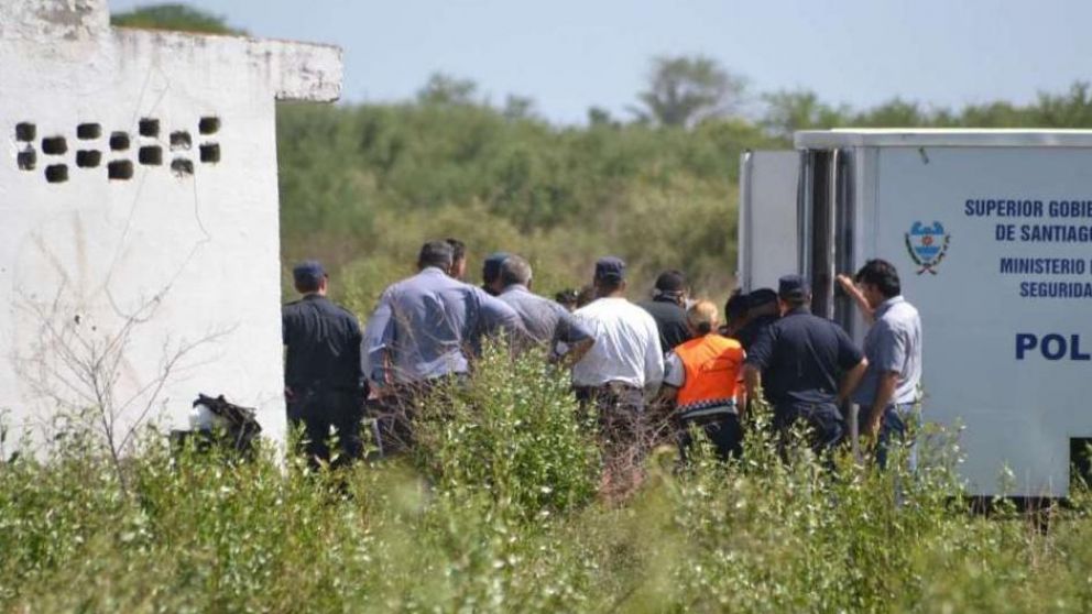 Macabro hallazgo de mujer e hijastro quemados y degollados