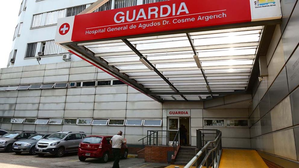 Argerich. El nosocomio donde trasladaron a los heridos y terminó falleciendo el marginal. (Crónica-Adrián Sacchero)