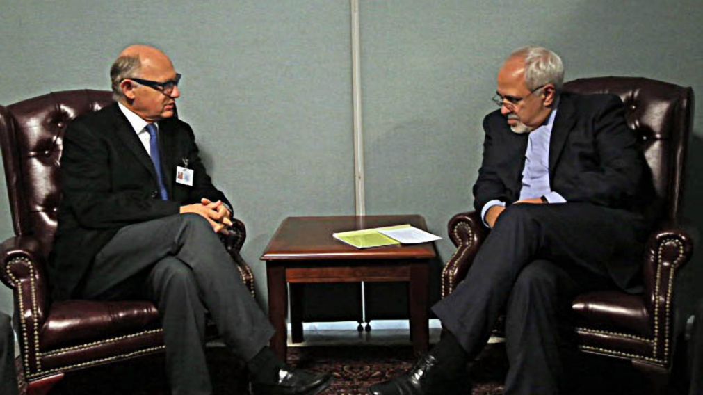 Timerman y Javad Zarif, cuando el iraní le informó que había sido aprobado el memorándum, en 2013 (Télam).