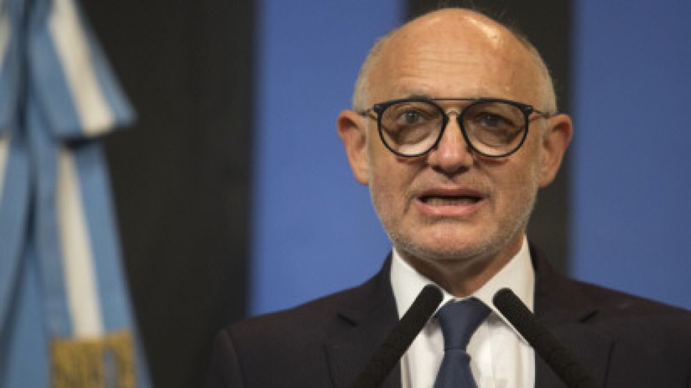 El ex canciller padece cáncer.