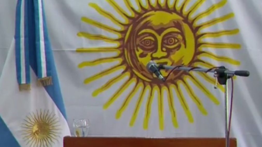 Así se pudo observar la sala de prensa, donde habitualmente se brinda el parte sobre la búsqueda del submarino. (Captura de video)