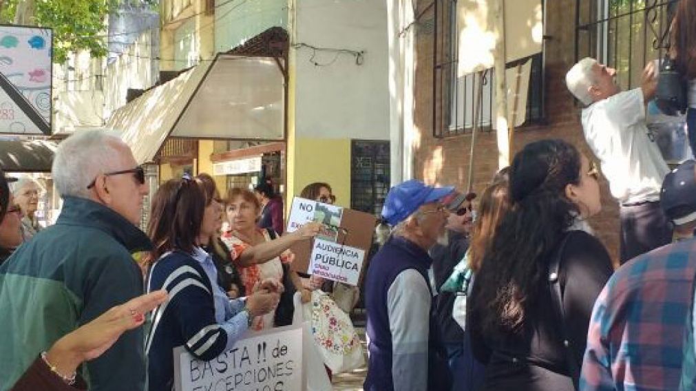 Una de las tantas protestas frente al edificio municipal.