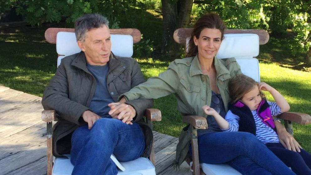 Mauricio, Juliana y Antonia, en unas vacaciones en Cumelén, Bariloche, en 2015.