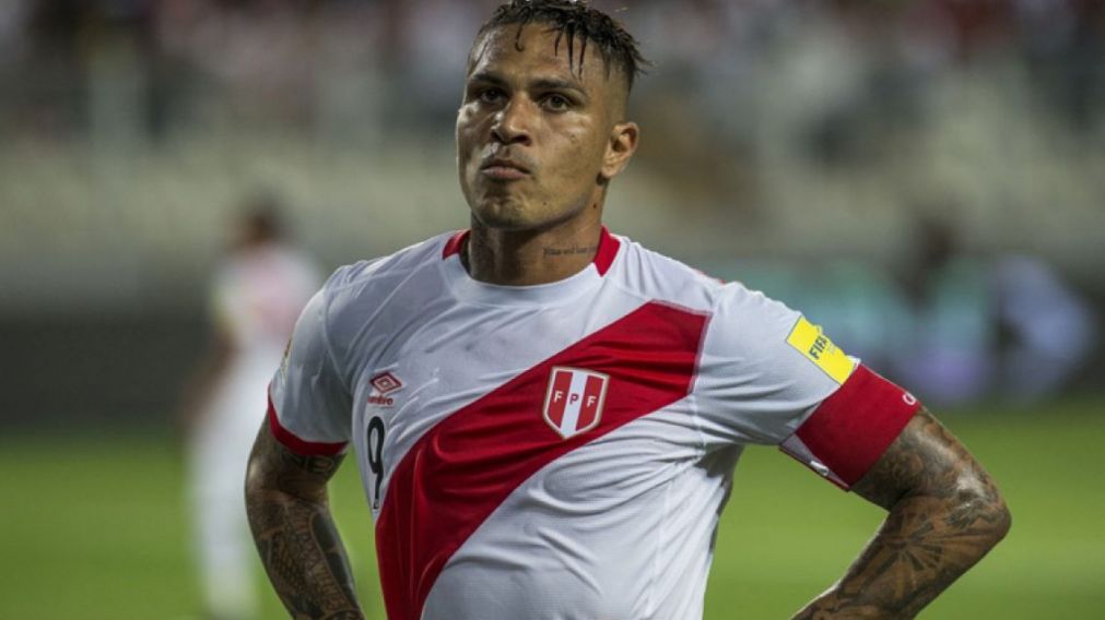 El delantero y goleador fue suspendido un año por la FIFA.