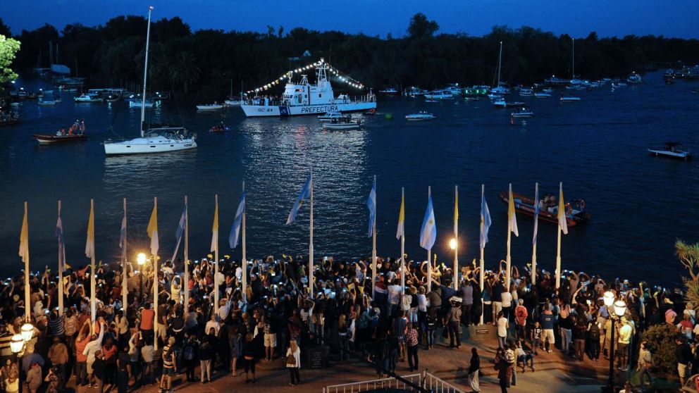 Miles de personas participarán de la tradicional procesión náutica, en el Día de la Virgen, sobre el Río Luján.
