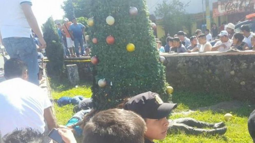 Navidad fatal: mueren electrocutados armando el arbolito