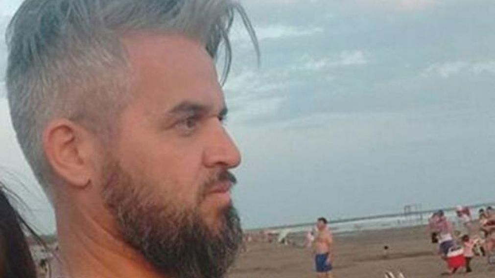 Encuentran a director con cinco alumnas, todos en malla, en una cabaña