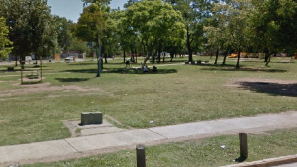 El drámatico suceso se produjo en esta plaza, situada en el oeste del conurbano provincia