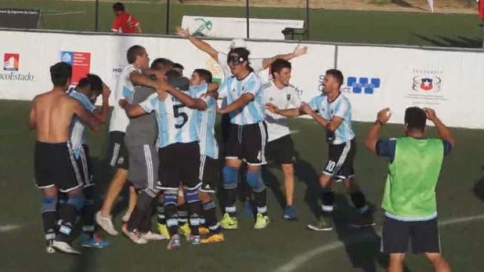 Los Muerciélagos celebran la conquista (Captura de TV).