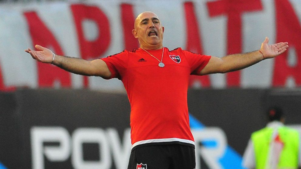El entrenador conforme con el trabajo de sus dirigidos (F. Ramella / Crónica).