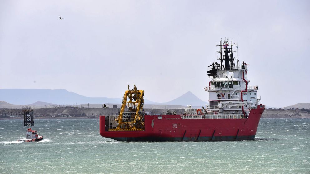 El buque va a buscar al ARA San Juan. (Télam)