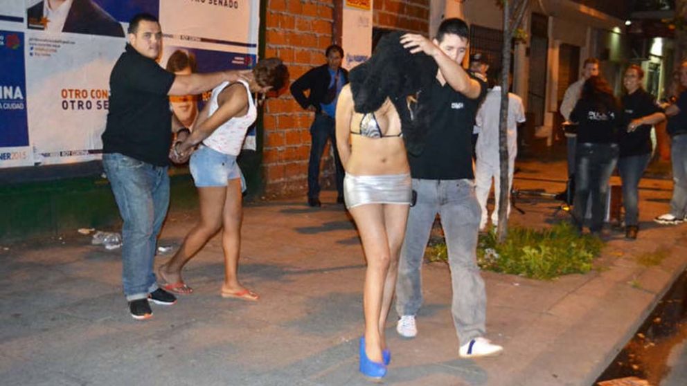 Cada vez se desbaratan más bandas de travestidas que venden sexo y también estupefacientes.