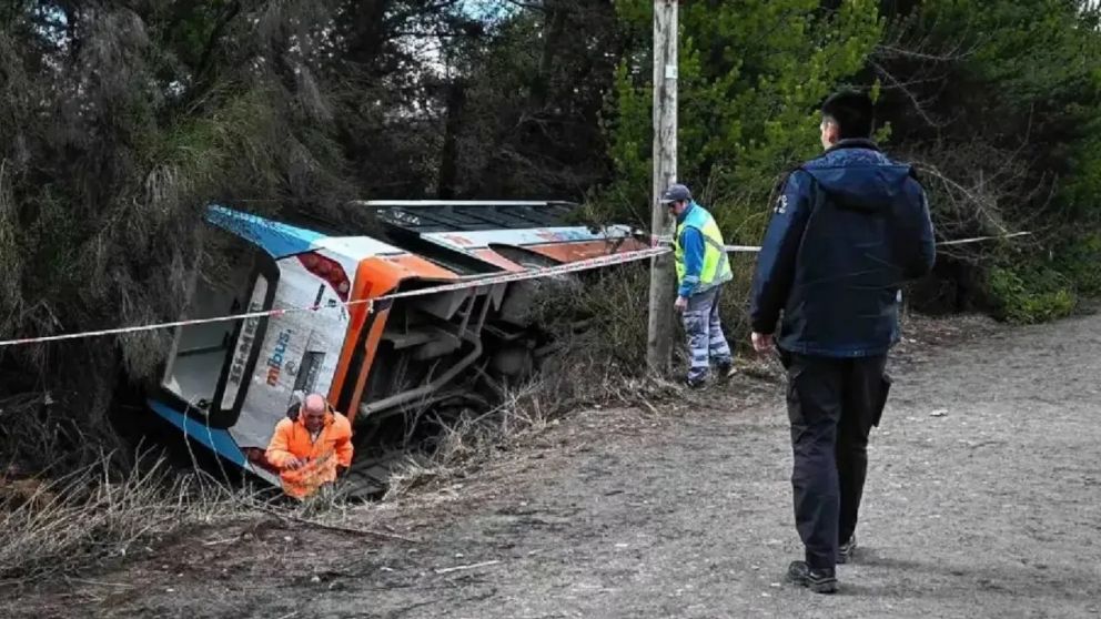El accidente ocurrió en la ruta de acceso al Cerro Catedral.