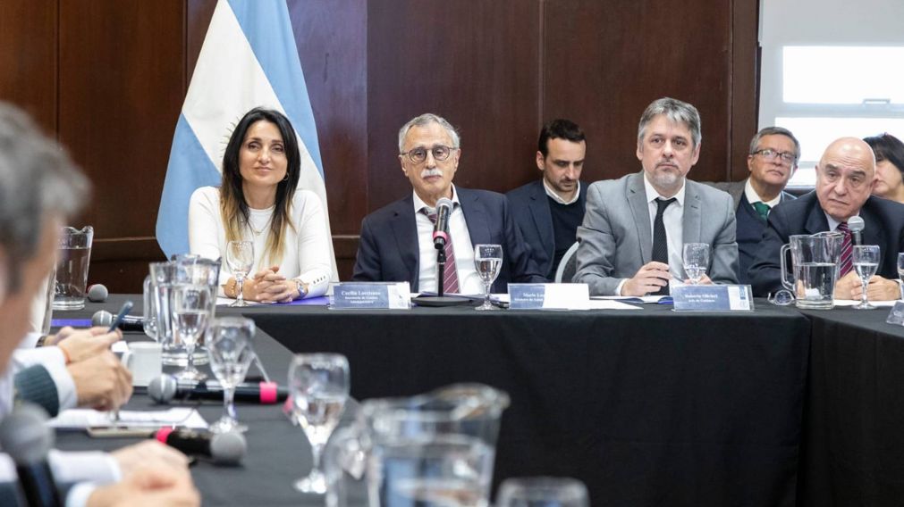 Mario Lugones anunci� que desde 2026 las jurisdicciones organizar�n los ex�menes de residencias