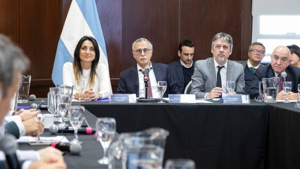 Mario Lugones anunció que desde 2026 las jurisdicciones organizarán los exámenes de residencias