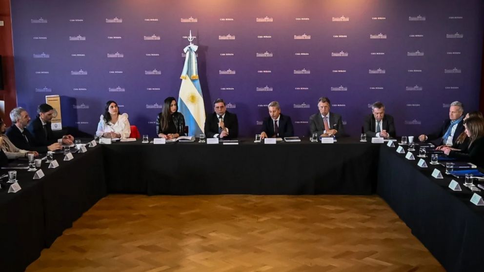 El Gobierno ultima detalles de cara a las elecciones legislativas del 26 de octubre.