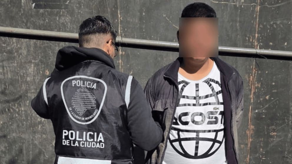 Fue a ver un partido de Barracas Central y quedó detenido por un asesinato.