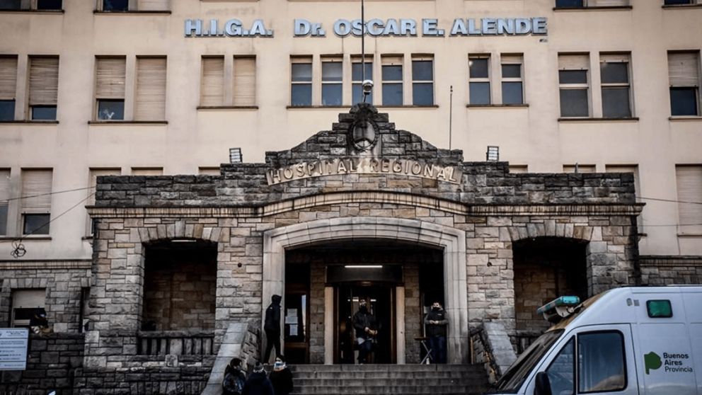 La víctima está grave en el hospital y el agresor escapó.