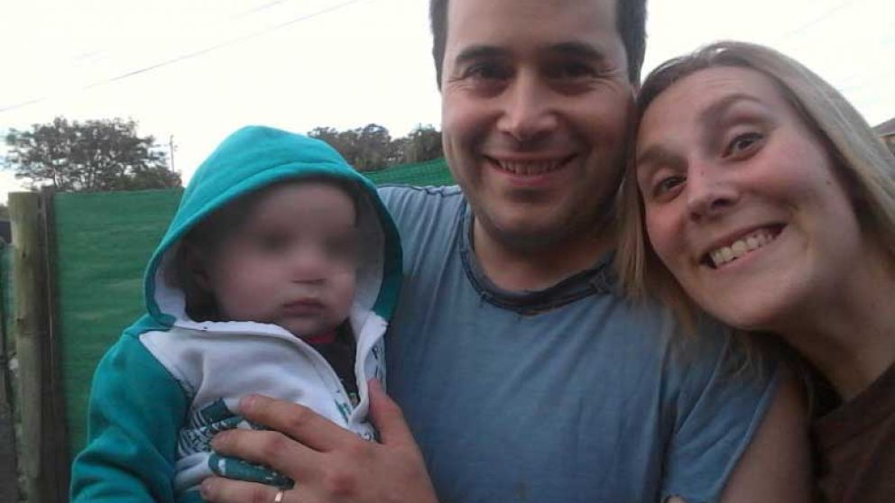 Jesica Gopar, junto a su esposo Fernando Santilli y el pequeño Santino, de 11 meses. (@JEKOGOPAR)