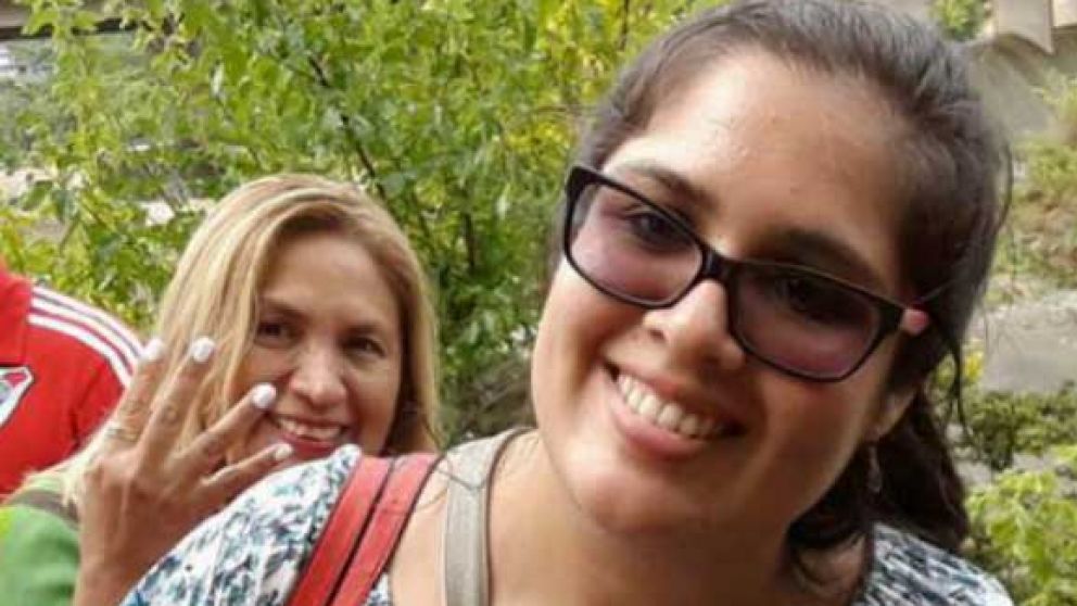 Brenda junto a su mamá, Elizabeth Buiton. Foto: Facebook