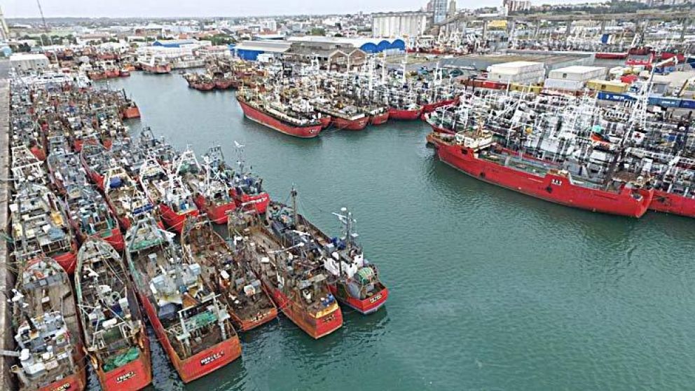 25 pesqueros se suman a la búsqueda del submarino