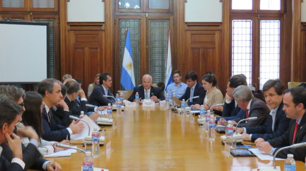 Los empresarios exigen participar del acuerdo comercial.