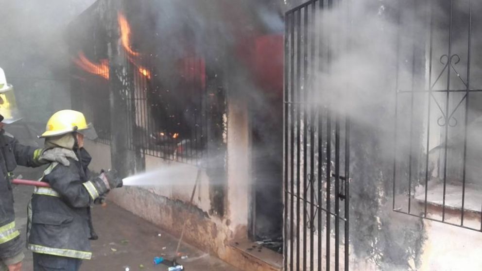 La casa de la familiar ardió en llamas. (Foto: Raúl Costes / Imagen ilustrativa)