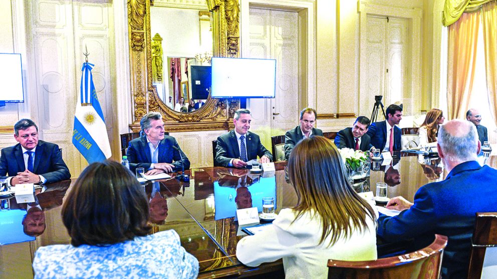La reunión en presidencia. (Prensa)