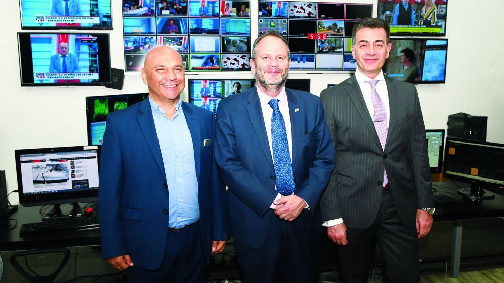 Sztulman, junto al CEO del Grupo Crónica, Raúl Olmos, y Marcelo Carbone. R. Paredes/Crónica