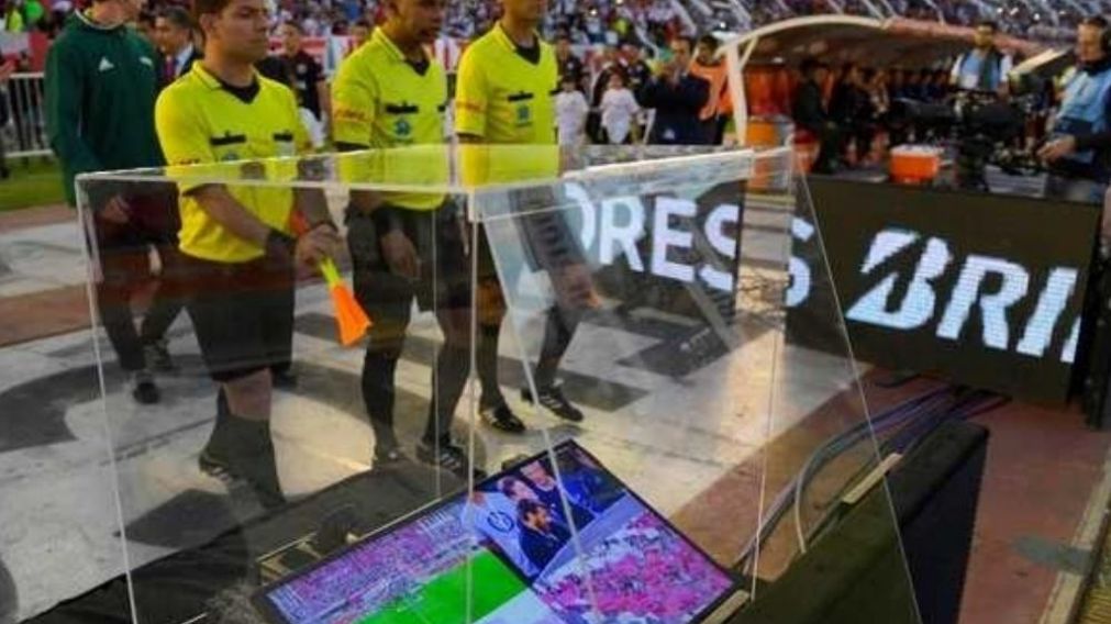 Alcohol, sexo y esc�ndalo con �rbitros de Lan�s-River
