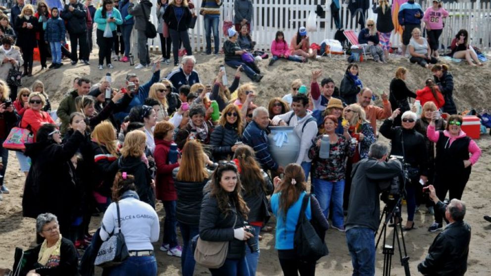 En la Bristol, una fiesta en honor a la ciudad (Fotos de Télam).