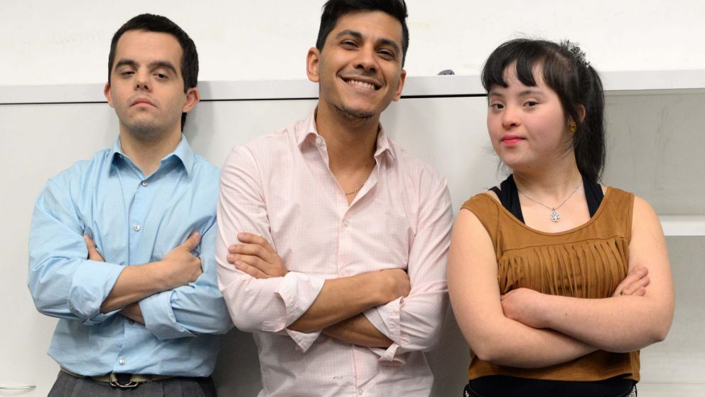 Pedro, Juan Ignacio (director) y Rocío, en la reacción de Crónica.