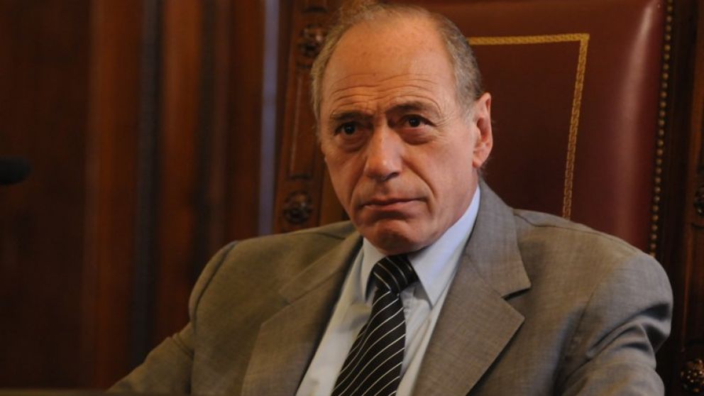 La quema de autos ocurrió en la puerta de la casa de Zaffaroni.