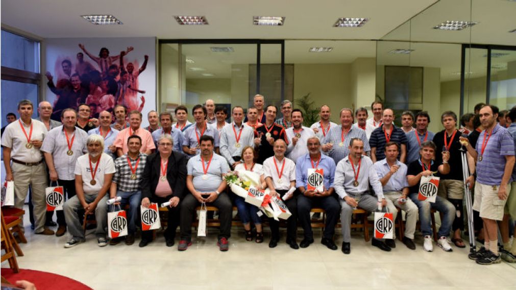 En la entrega derrapó el presidente de River. (cariverplate.com.ar)
