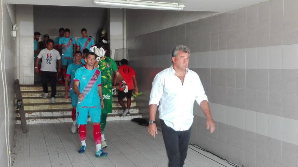 Humbertito se arrepintió y sigue como DT de Arsenal