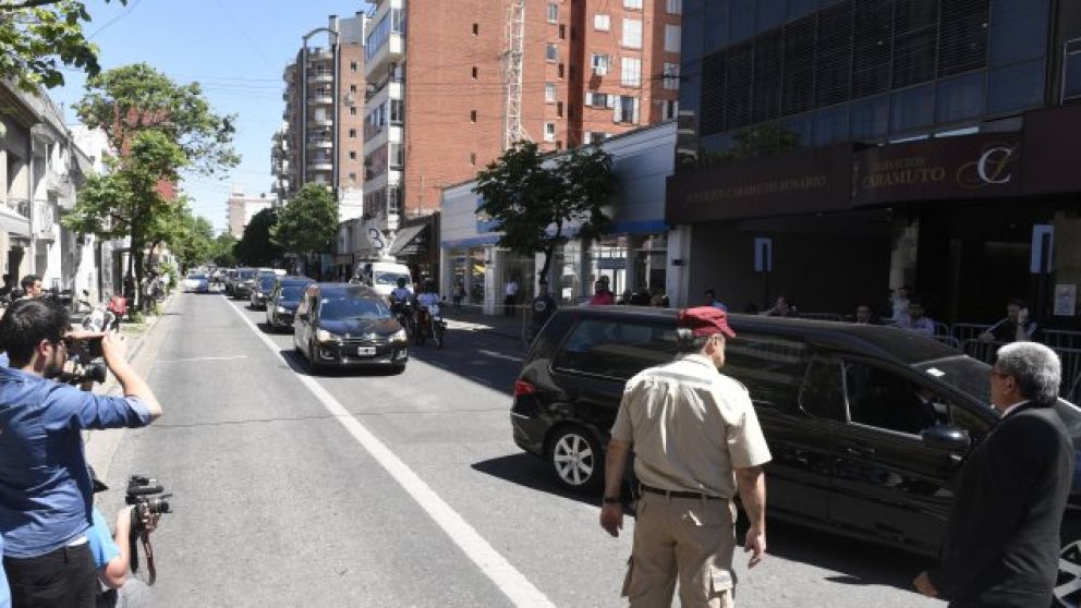 Jornada de velatorios en Rosario luego del arribo de los cuerpos (La Capital).