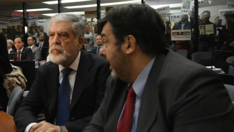El ex ministro junto a su abogado Rusconi (DyN).